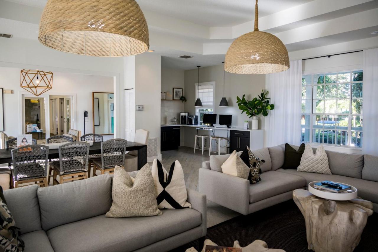 Designed 2Br With Balcony Pool And Gym Apartman Bradenton Kültér fotó